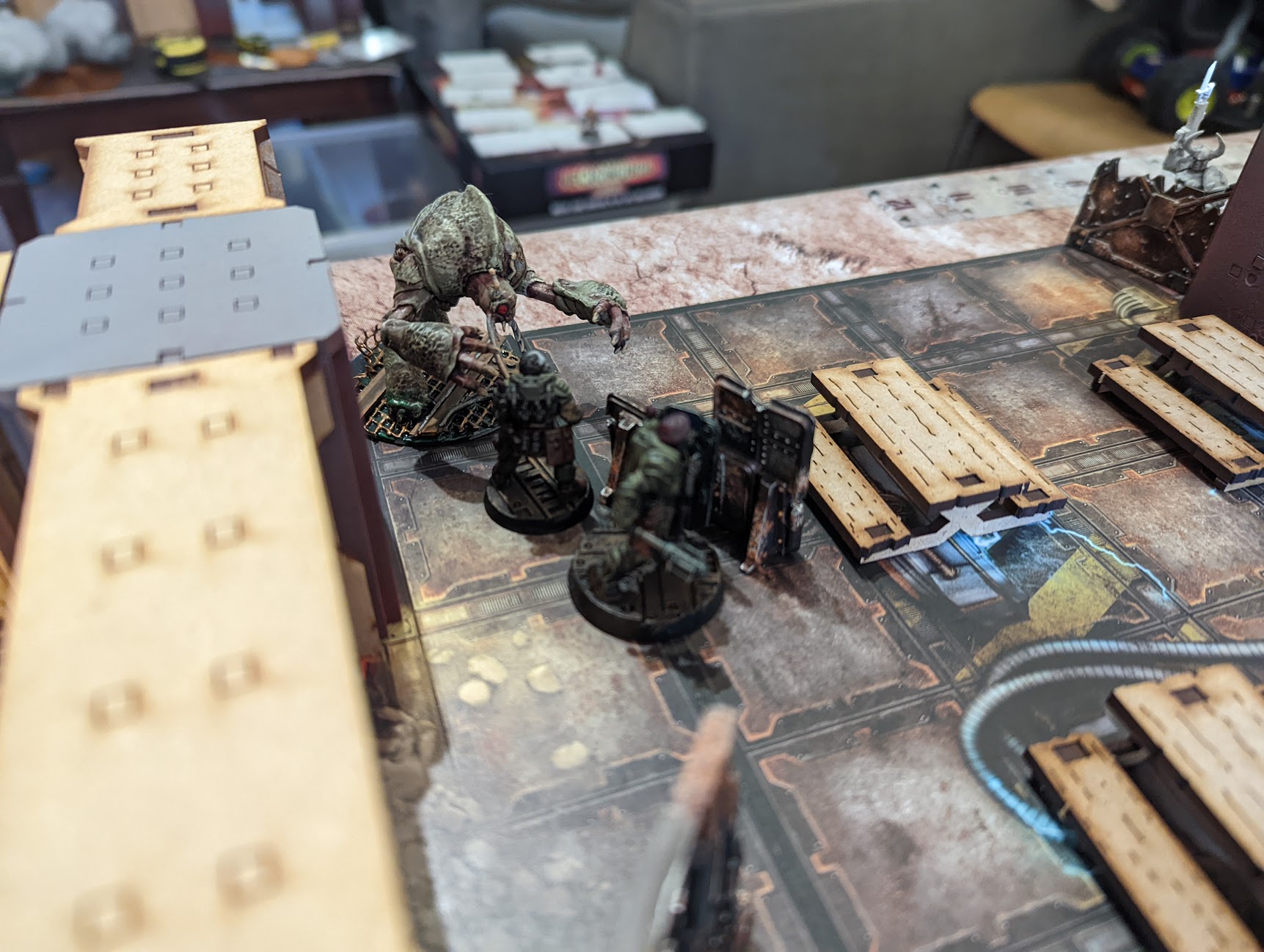 SITREP – Whole lot of Necromunda and a Little Tank